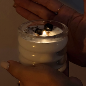 נר אישי קטן עם לבנדר מרווה ואבני שבא